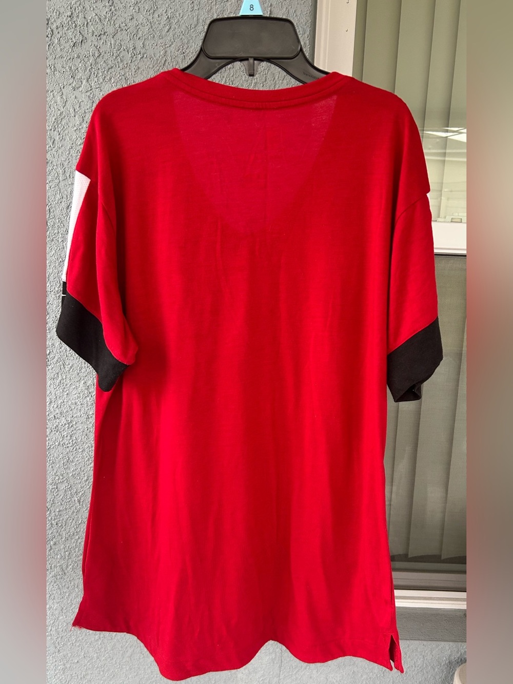 Women’s Nike Tee NFL Atlanta Falcons V-neck Stretchy Pull Over Top Size XL - Picture 2 of 4